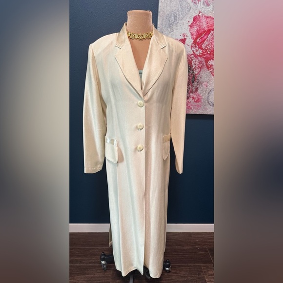 Elegant Cream Long Coat First Lady Jackie and Julian - Picture 1 of 11